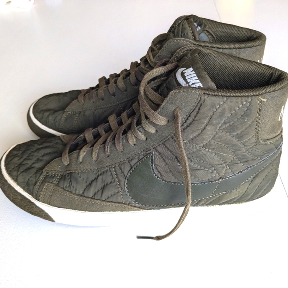 NIKE Blazer Mid Premium SE Hi Top Trainers - Picture 4 of 11